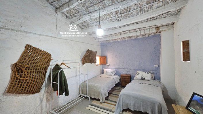 Image No.32-5 Bed Townhouse for sale