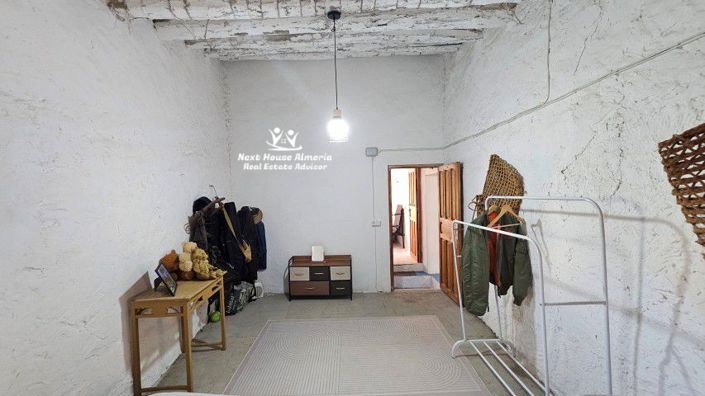 Image No.33-5 Bed Townhouse for sale