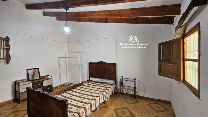 Image No.36-5 Bed Townhouse for sale