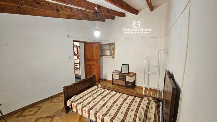 Image No.37-5 Bed Townhouse for sale