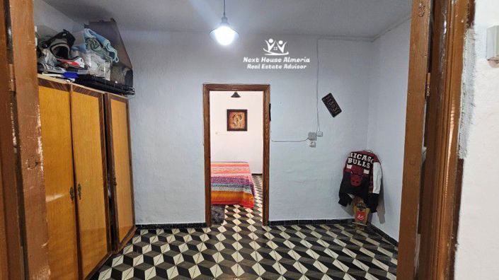 Image No.5-5 Bed Townhouse for sale