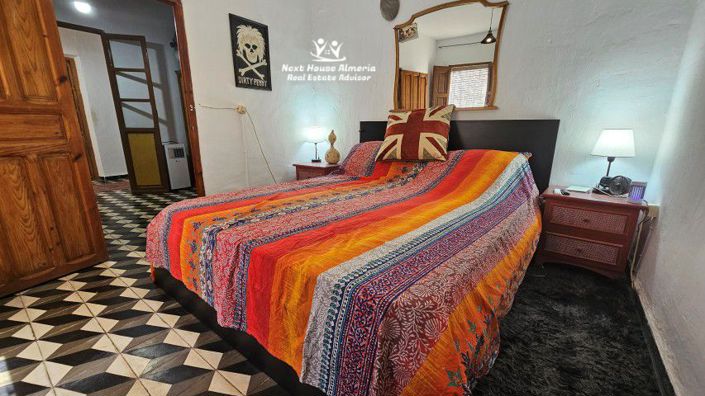 Image No.7-5 Bed Townhouse for sale