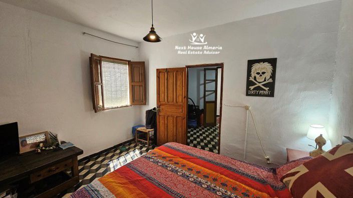 Image No.8-5 Bed Townhouse for sale