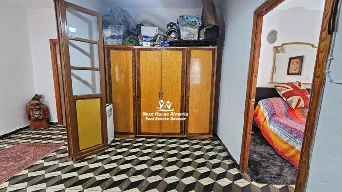 Image No.9-5 Bed Townhouse for sale