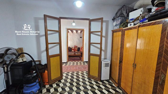 Image No.10-5 Bed Townhouse for sale