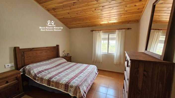 Image No.41-4 Bed Country House for sale