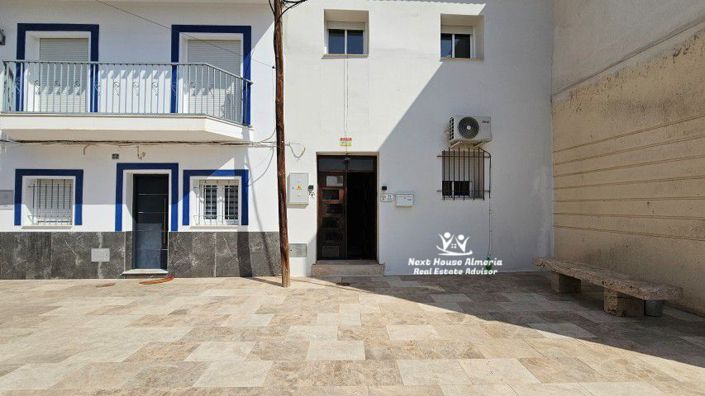 Image No.3-4 Bed Townhouse for sale