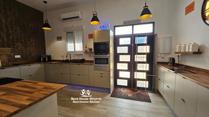 Image No.25-4 Bed Townhouse for sale