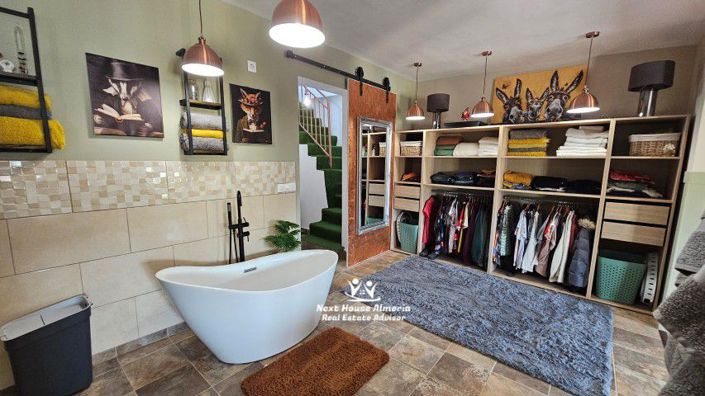 Image No.50-4 Bed Townhouse for sale