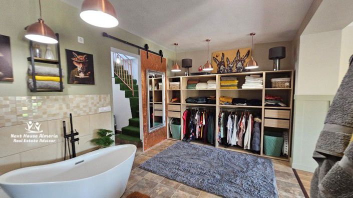 Image No.51-4 Bed Townhouse for sale