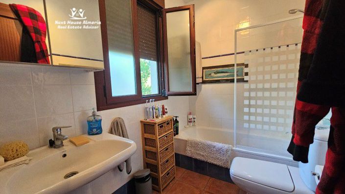 Image No.23-2 Bed Townhouse for sale