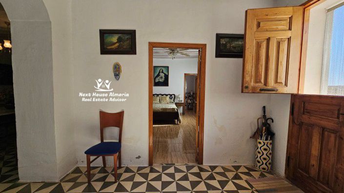 Image No.11-8 Bed Country House for sale