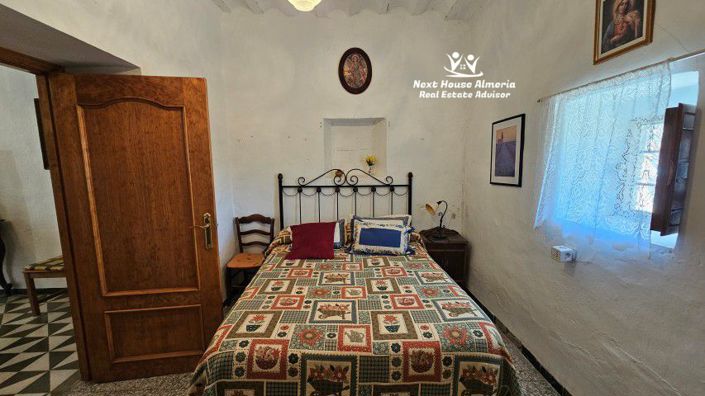 Image No.25-8 Bed Country House for sale