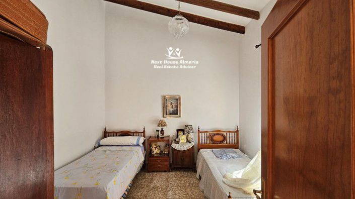 Image No.11-3 Bed Townhouse for sale