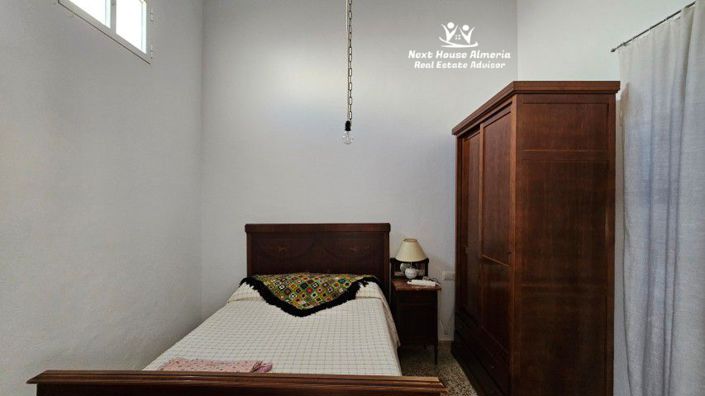 Image No.19-3 Bed Townhouse for sale