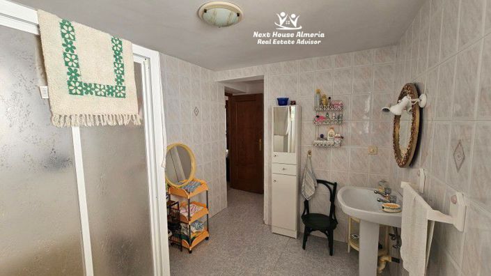 Image No.27-3 Bed Townhouse for sale