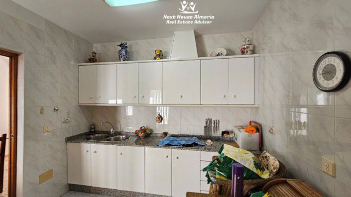 Image No.35-3 Bed Townhouse for sale