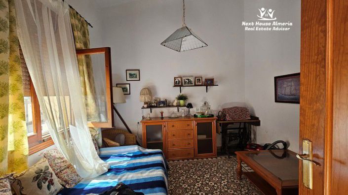 Image No.6-3 Bed Townhouse for sale