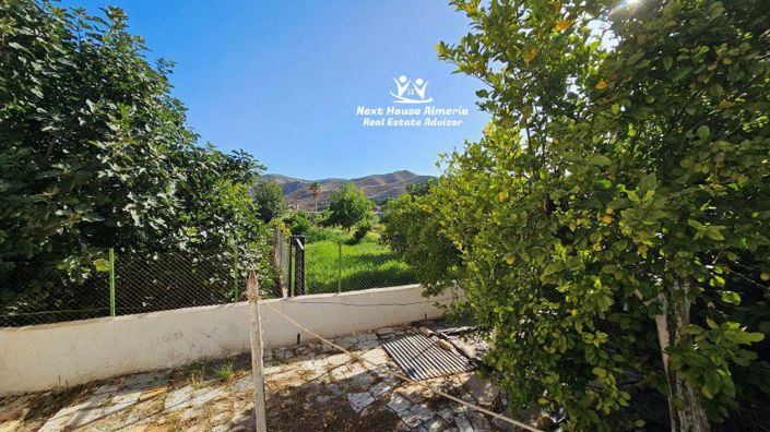 Image No.17-4 Bed Townhouse for sale