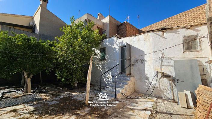 Image No.18-4 Bed Townhouse for sale