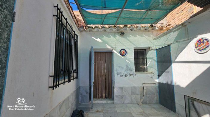 Image No.20-4 Bed Townhouse for sale