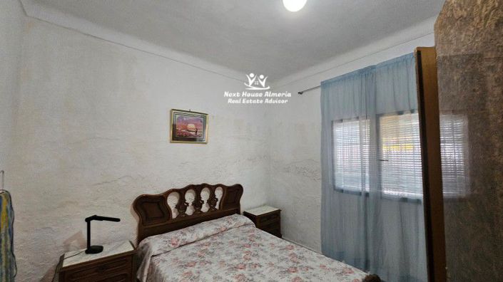 Image No.22-4 Bed Townhouse for sale