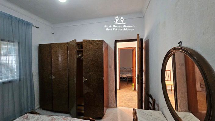 Image No.23-4 Bed Townhouse for sale