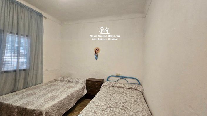 Image No.24-4 Bed Townhouse for sale