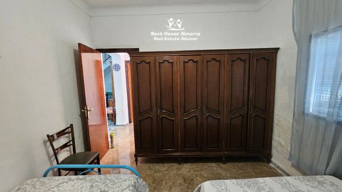 Image No.25-4 Bed Townhouse for sale