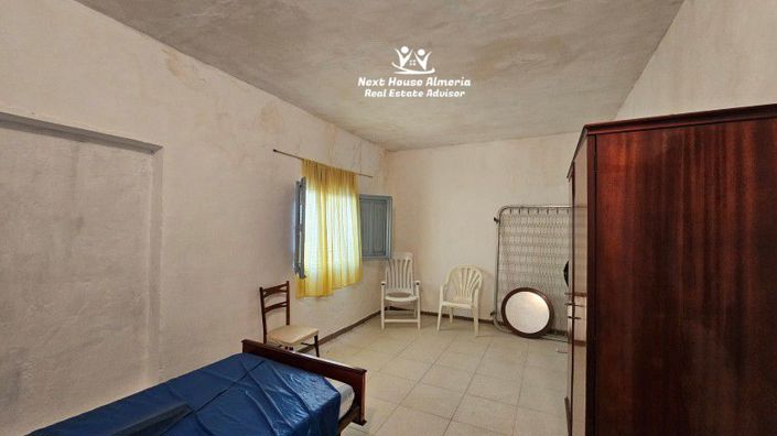 Image No.29-4 Bed Townhouse for sale