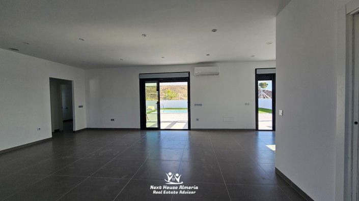 Image No.6-3 Bed Villa for sale