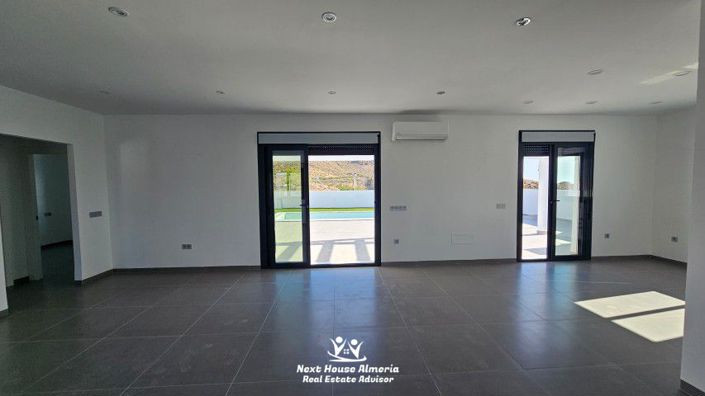 Image No.7-3 Bed Villa for sale