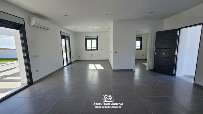 Image No.8-3 Bed Villa for sale