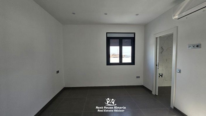 Image No.9-3 Bed Villa for sale