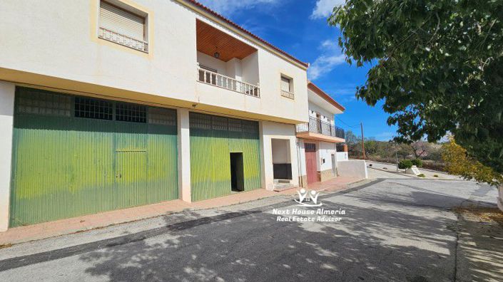 Image No.1-4 Bed Townhouse for sale