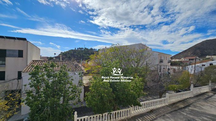 Image No.10-4 Bed Townhouse for sale