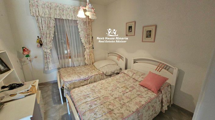 Image No.14-4 Bed Townhouse for sale