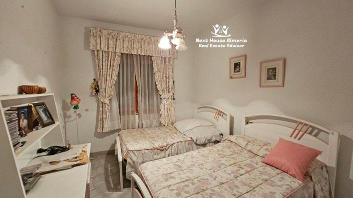 Image No.15-4 Bed Townhouse for sale