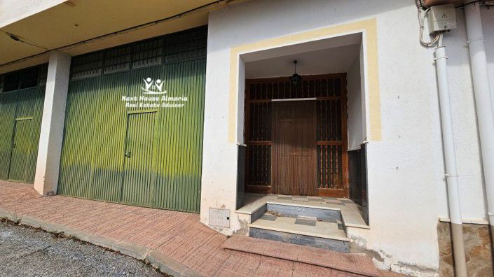 Image No.2-4 Bed Townhouse for sale