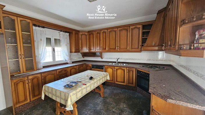 Image No.21-4 Bed Townhouse for sale