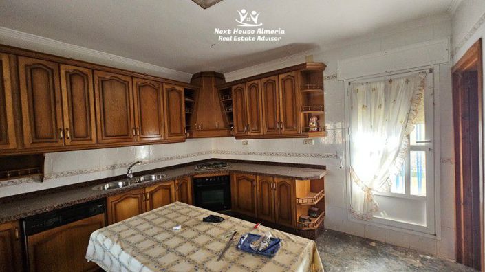 Image No.22-4 Bed Townhouse for sale