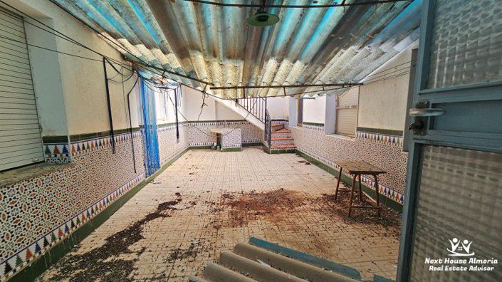 Image No.26-4 Bed Townhouse for sale