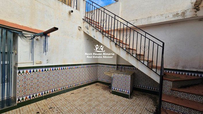 Image No.27-4 Bed Townhouse for sale