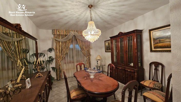 Image No.32-4 Bed Townhouse for sale