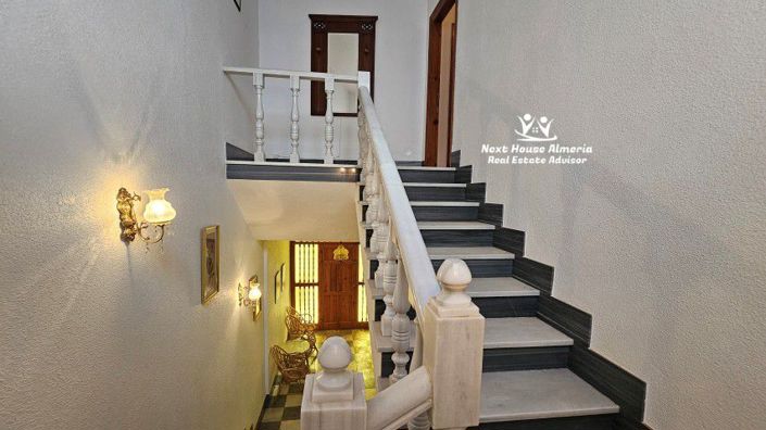 Image No.4-4 Bed Townhouse for sale