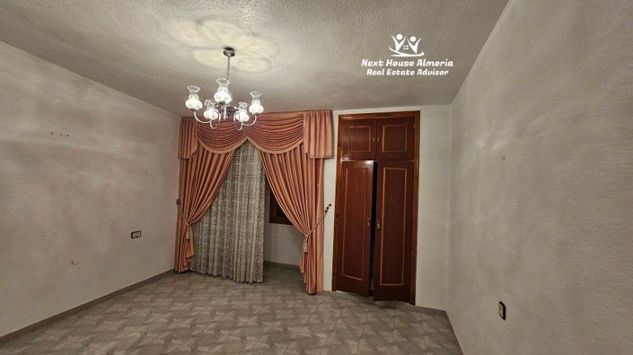 Image No.5-4 Bed Townhouse for sale