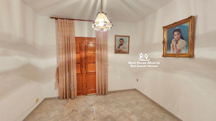 Image No.7-4 Bed Townhouse for sale