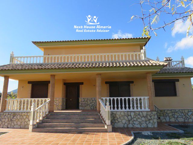 Image No.1-4 Bed Villa for sale