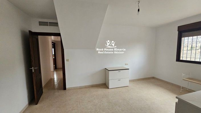 Image No.15-4 Bed Villa for sale