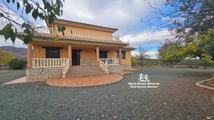 Image No.3-4 Bed Villa for sale